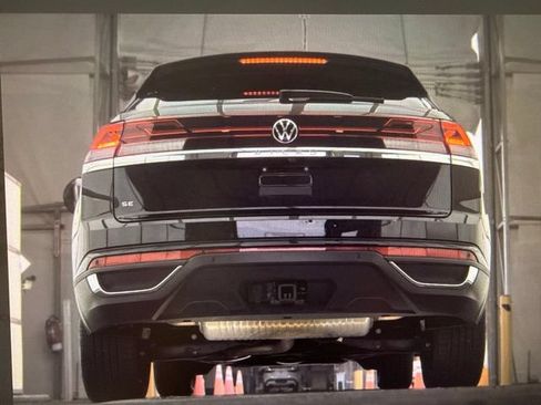 Used 2025 Volkswagen Atlas Cross Sport SE FWD image 14