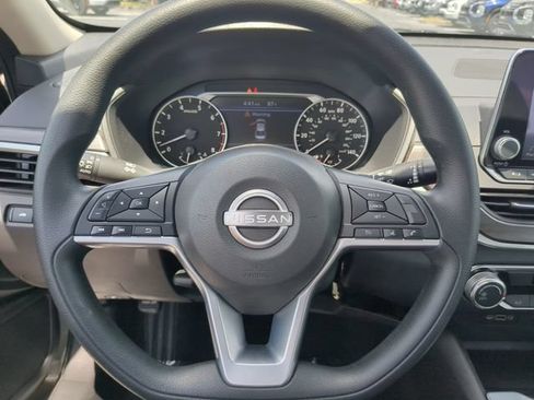 Used 2025 Nissan Altima 2.5 SV FWD image 29