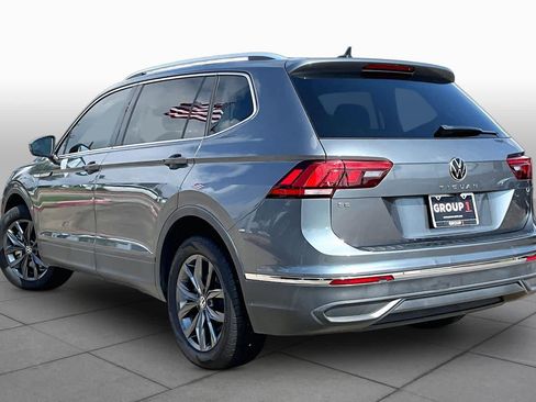 Used 2023 Volkswagen Tiguan SE w/ Panoramic Sunroof Package FWD image 11
