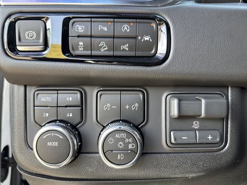 New 2026 GMC Yukon XL Elevation w/ Elevation Premium Package AWD/4WD image 18