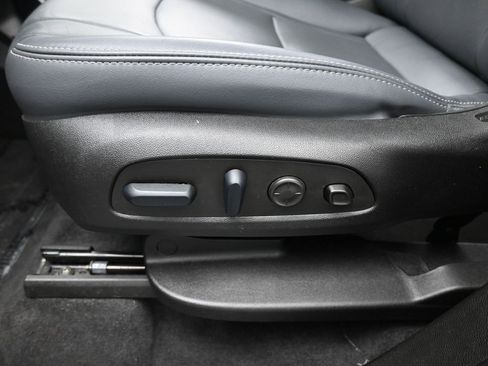 Used 2024 Buick Enclave Premium image 11