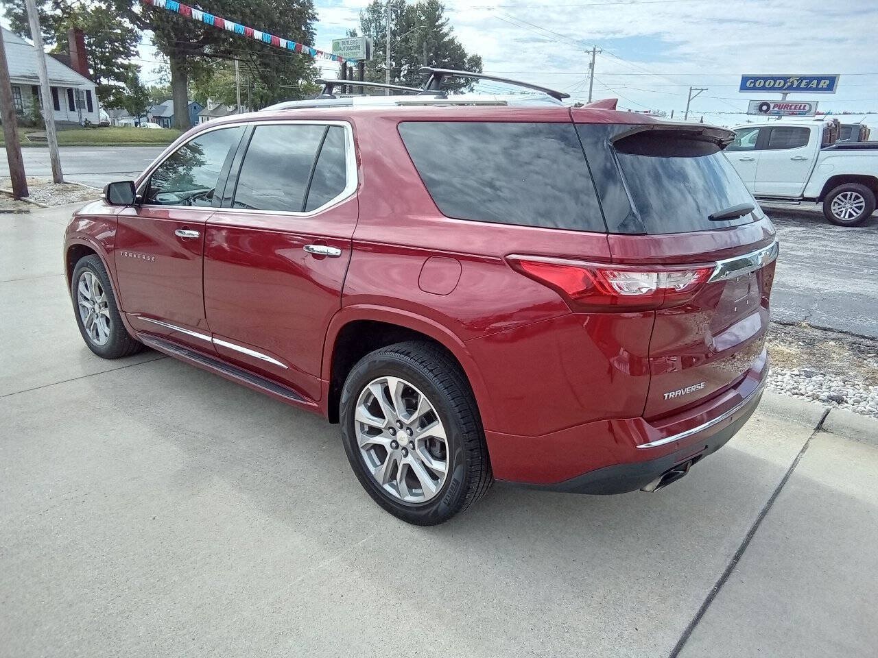 Used 2018 Chevrolet Traverse Premier w/ Driver Confidence II Package FWD image 13