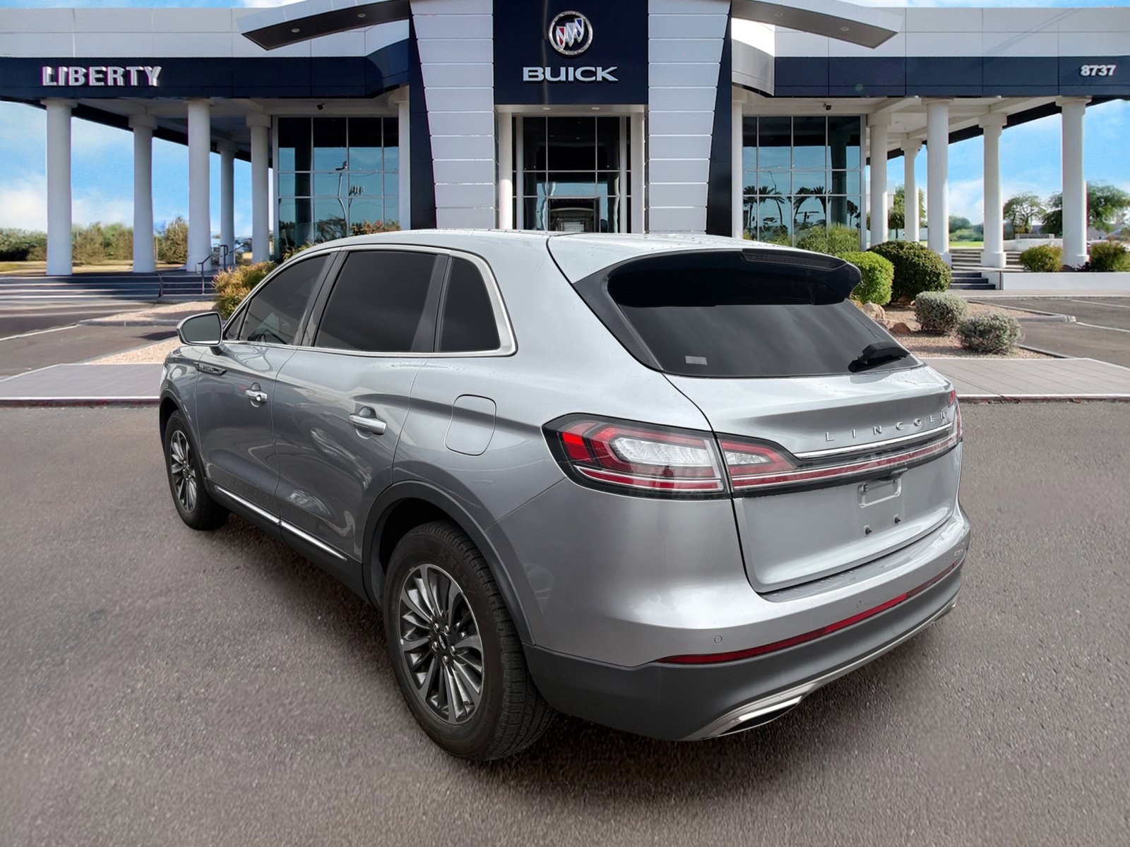 Used 2022 Lincoln Nautilus Reserve FWD image 3