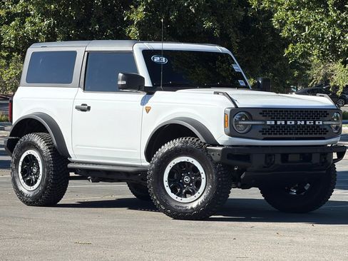 Used 2023 Ford Bronco Badlands AWD/4WD image 2