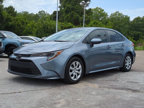 Used 2023 Toyota Corolla LE FWD image 2