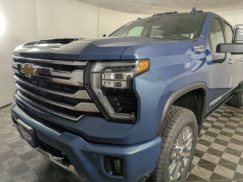 New 2026 Chevrolet Silverado 2500 High Country w/ High Country Premium Package AWD/4WD image 11
