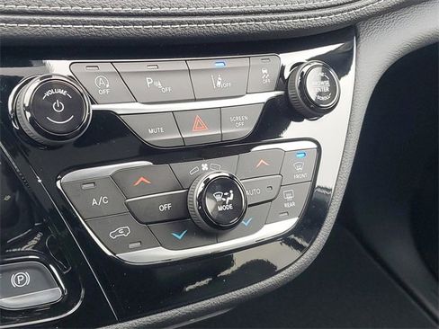 New 2026 Chrysler Pacifica Select image 26