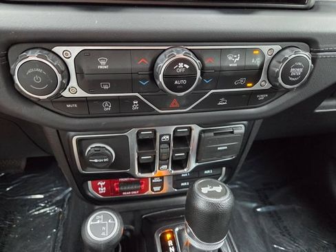 Used 2024 Jeep Wrangler Unlimited Rubicon AWD/4WD image 26