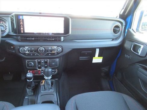 New 2025 Jeep Gladiator Rubicon w/ Convenience Group image 14
