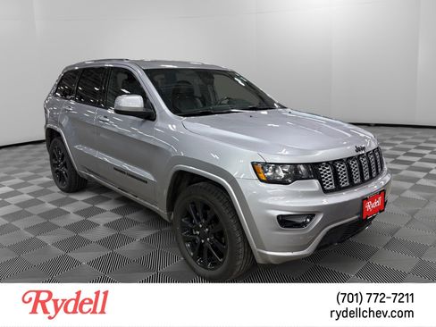 Used 2020 Jeep Grand Cherokee Altitude AWD/4WD image 4