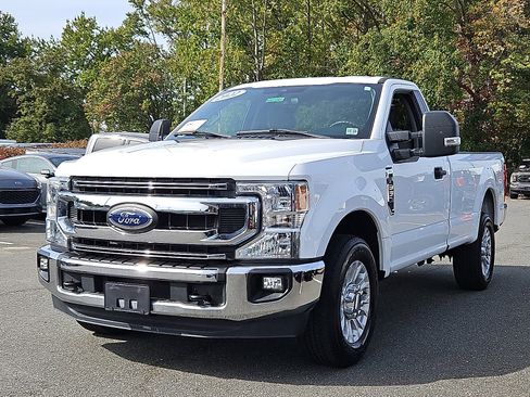 Certified 2022 Ford F350 XLT image 4