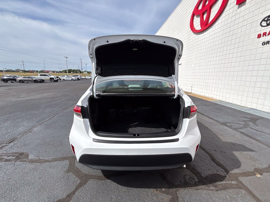Used 2025 Toyota Corolla LE FWD image 28