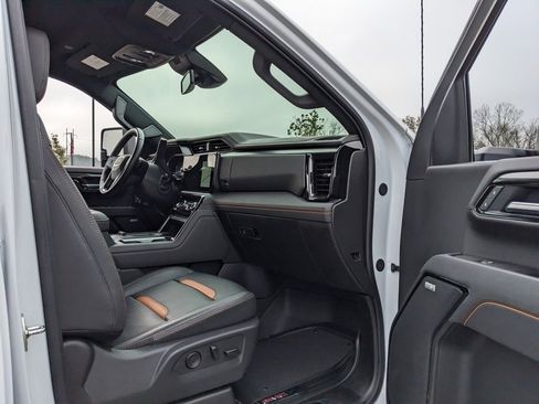 Used 2025 GMC Sierra 2500 AT4 image 41