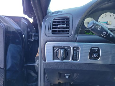 Used 2004 Ford Thunderbird Deluxe image 16