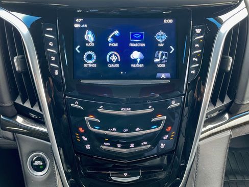 Used 2019 Cadillac Escalade ESV Platinum w/ Escalade Sport Edition image 19