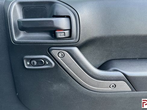 Used 2018 Jeep Wrangler Unlimited Sport S image 21