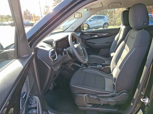 Used 2025 Chevrolet TrailBlazer LT image 13
