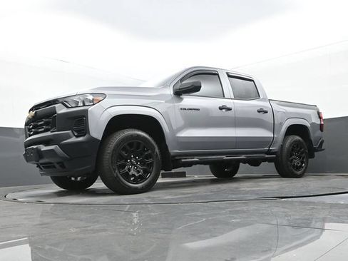 Used 2025 Chevrolet Colorado W/T w/ WT Custom Package AWD/4WD image 29