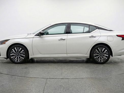 Used 2025 Nissan Altima 2.5 SV image 5