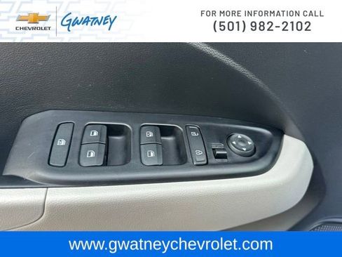 Used 2025 Hyundai Venue SEL FWD image 20