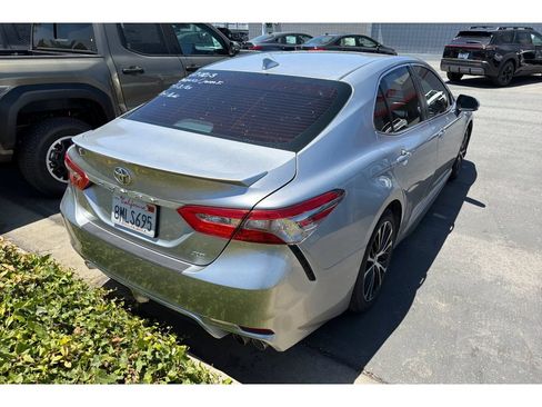 Used 2019 Toyota Camry SE FWD image 5