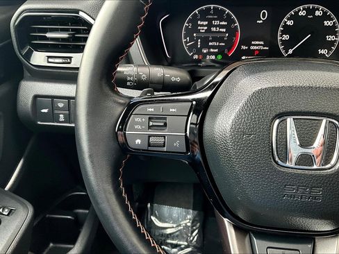 Used 2024 Honda Pilot TrailSport image 12