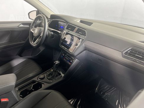 Used 2023 Volkswagen Tiguan SE AWD/4WD image 28