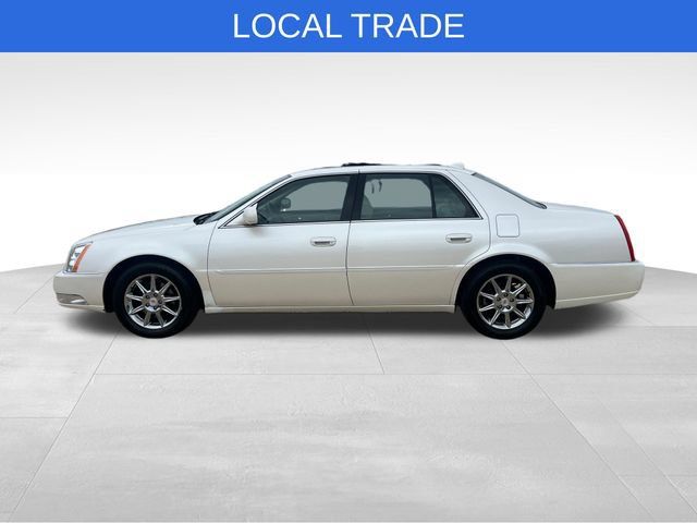 Used 2011 Cadillac DTS Luxury FWD image 3