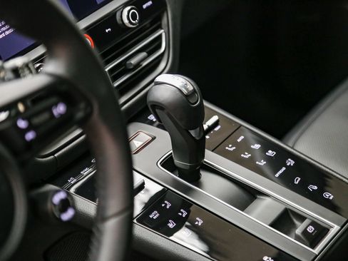 Certified 2026 Porsche Macan AWD/4WD image 57