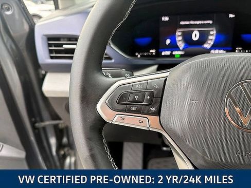 Certified 2022 Volkswagen Taos SE FWD image 24