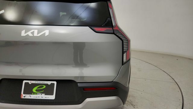 Used 2024 Kia EV9 Light Long Range RWD image 28