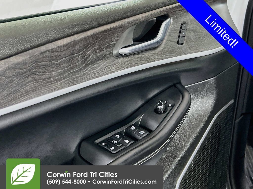 Used 2025 Jeep Grand Cherokee L Limited w/ Luxury Tech Group II AWD/4WD image 12