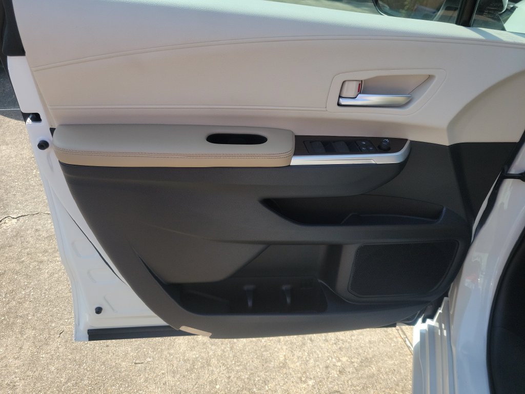 Certified 2022 Toyota Sienna XLE FWD image 12