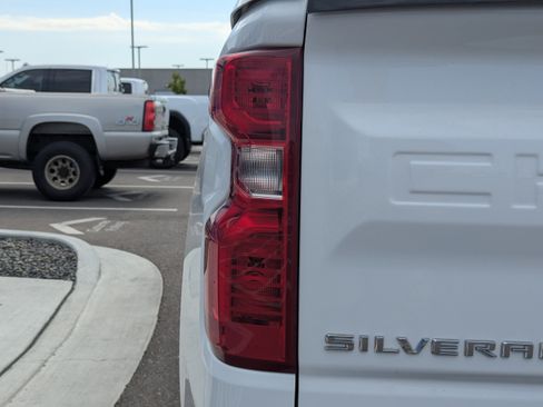 Certified 2022 Chevrolet Silverado 1500 LT w/ Convenience Package II AWD/4WD image 45