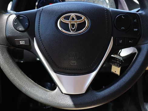Used 2018 Toyota Corolla LE w/ Carpet Mat Package (TMS) FWD image 52