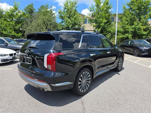 Used 2023 Hyundai Palisade Calligraphy FWD image 3