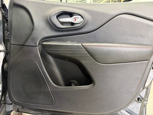 Used 2016 Jeep Cherokee Trailhawk w/ Comfort/Convenience Group image 32