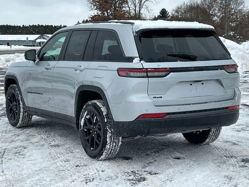 New 2026 Jeep Grand Cherokee Altitude image 8