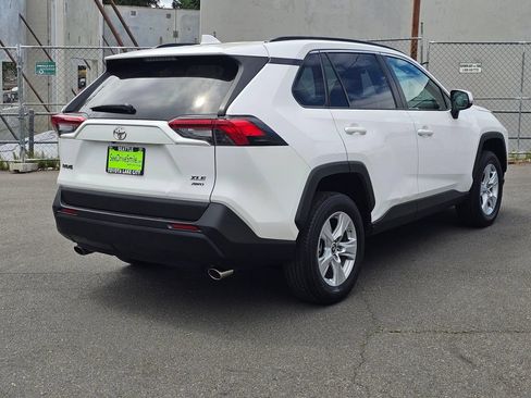 Used 2019 Toyota RAV4 XLE w/ Carpet Mat Package AWD/4WD image 7
