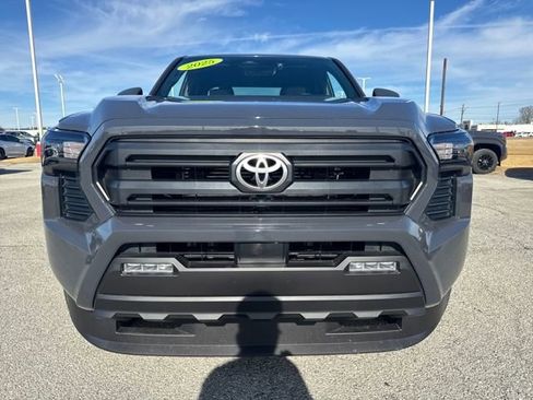 Used 2025 Toyota Tacoma SR5 image 9