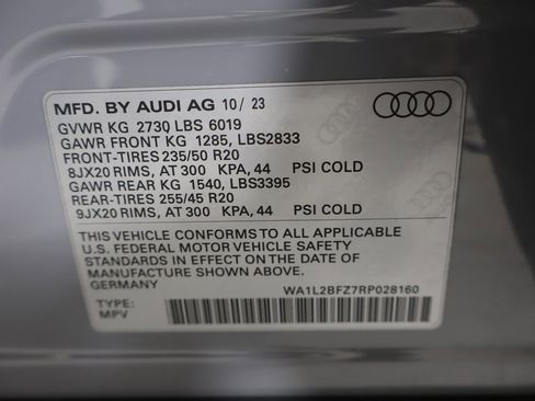 Used 2024 Audi Q4 e-tron Premium Plus image 3