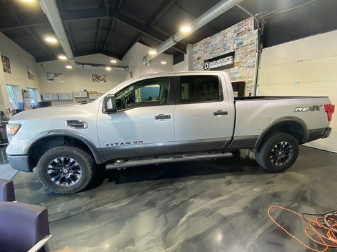 Used 2016 Nissan Titan PRO-4X w/ Pro-4x Convenience Package AWD/4WD image 4