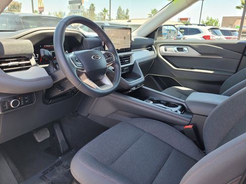 Used 2025 Ford Explorer Active RWD image 10