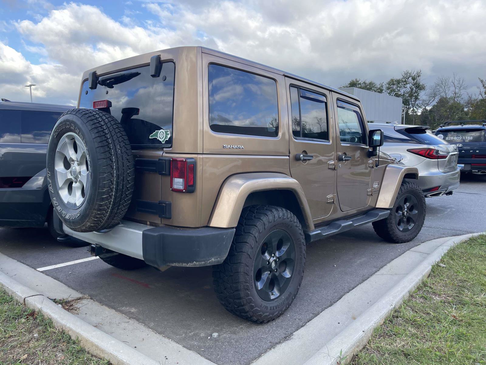 Used 2015 Jeep Wrangler Unlimited Sahara w/ Connectivity Group AWD/4WD image 4