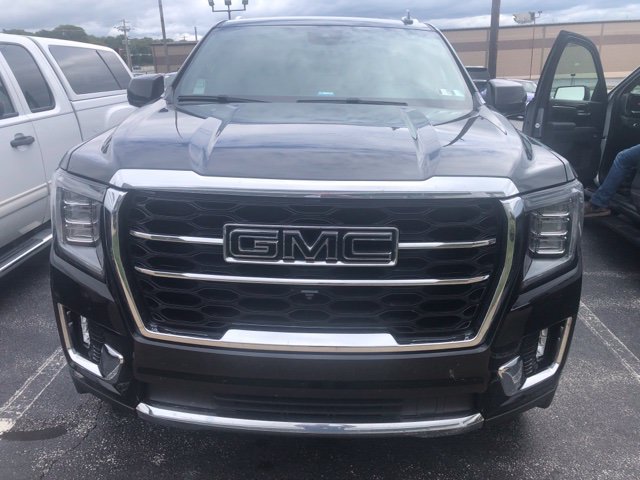 Certified 2024 GMC Yukon SLT w/ SLT Luxury Package AWD/4WD image 2