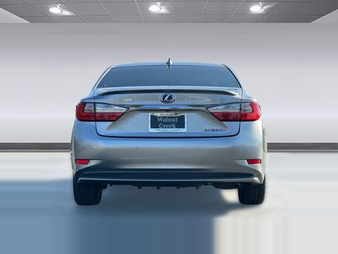 Used 2016 Lexus ES 300h image 9