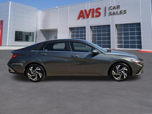 Used 2025 Hyundai Elantra SEL FWD image 5