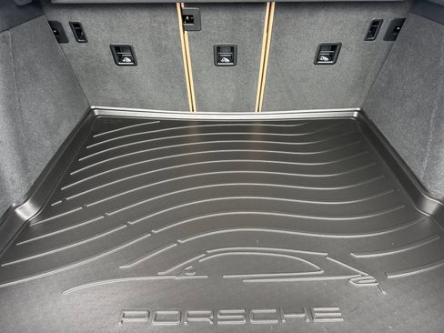 Certified 2025 Porsche Macan image 17