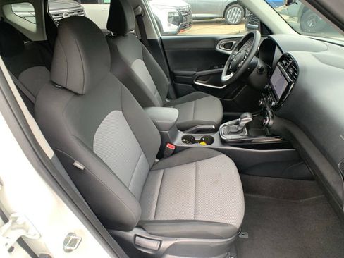 Used 2023 Kia Soul S FWD image 28