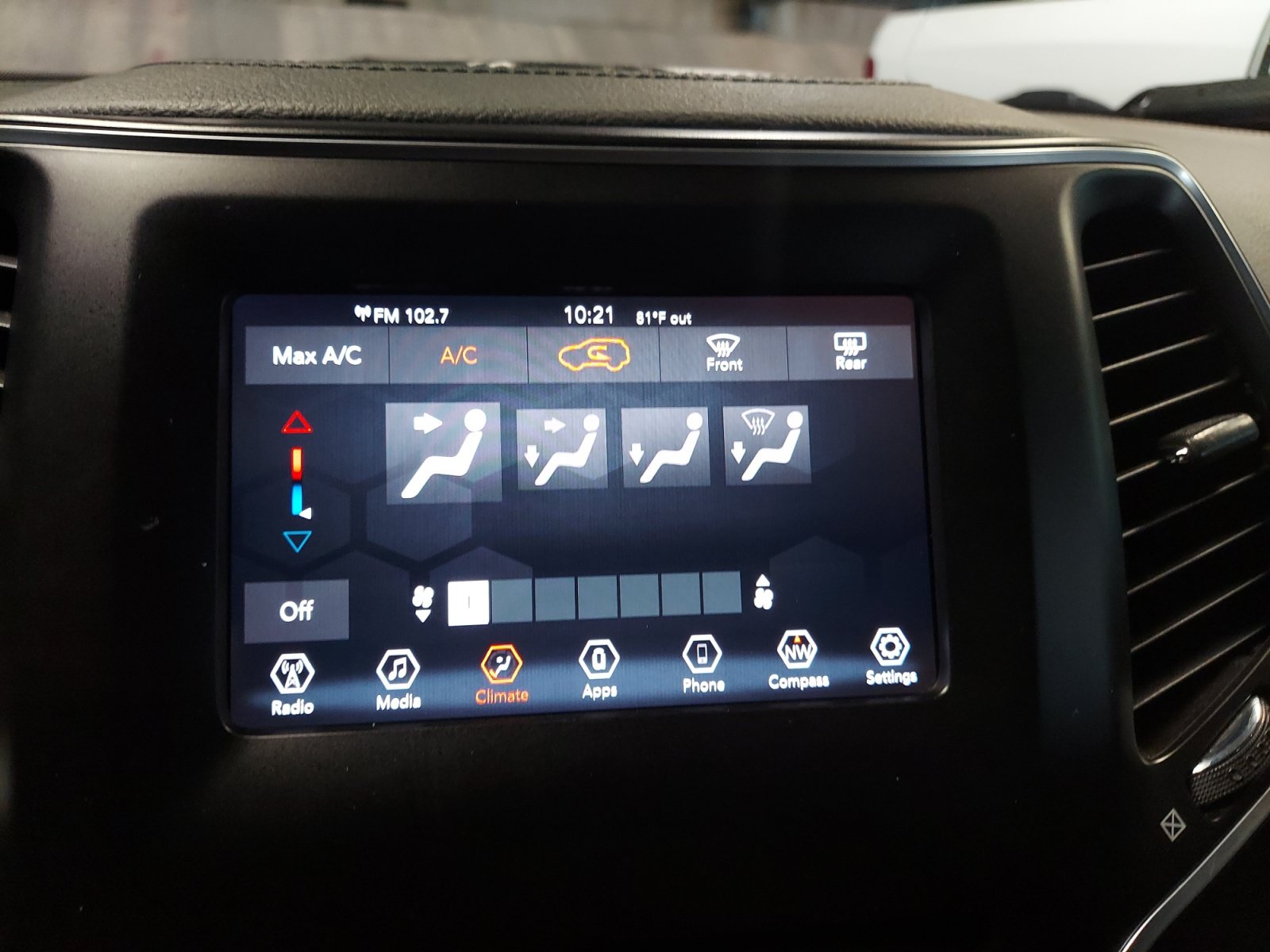 Used 2020 Jeep Cherokee Latitude Plus FWD image 18